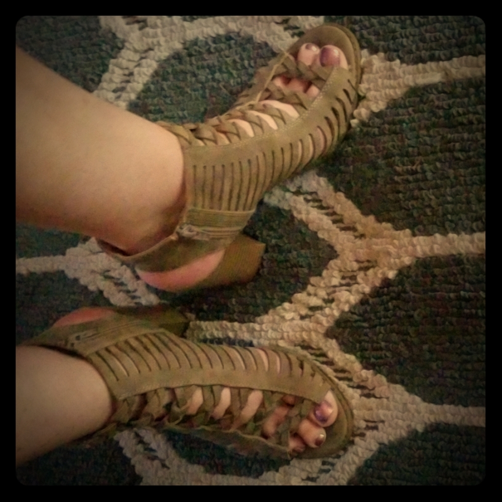 *BRAND NEW WITH TAG* sexy tan sandles